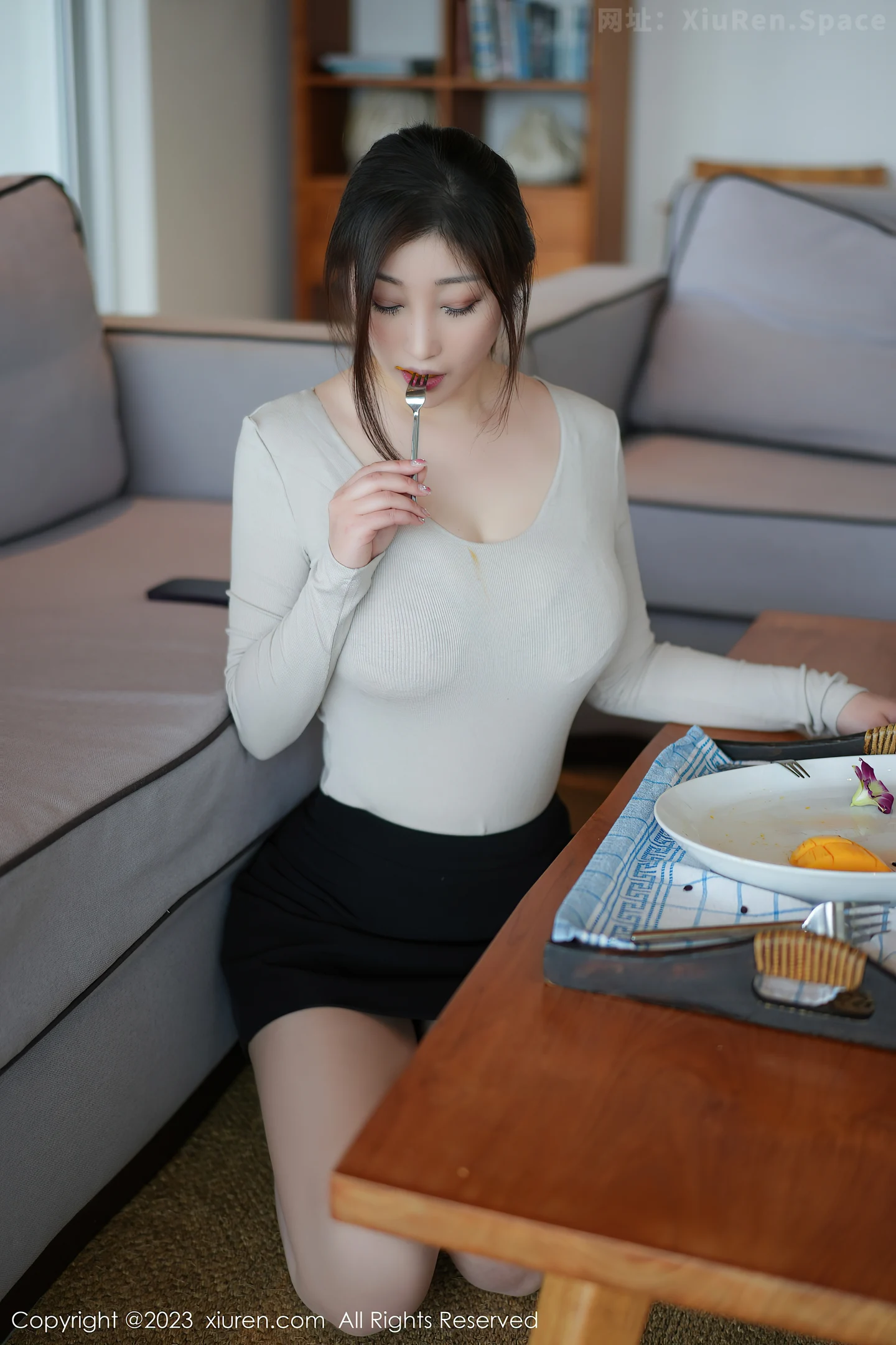 图片[6]-[XiuRen秀人网]2023.03.02 VOL.6351 妲己_Toxic 黑色短裙与情趣内衣加肉丝美腿性感私房写真集-秀人网官方网站